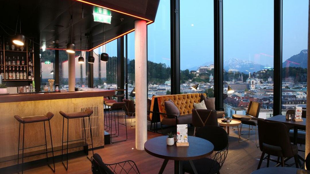 Hu:goes14 Rooftop Bar & SkyBREAKFAST